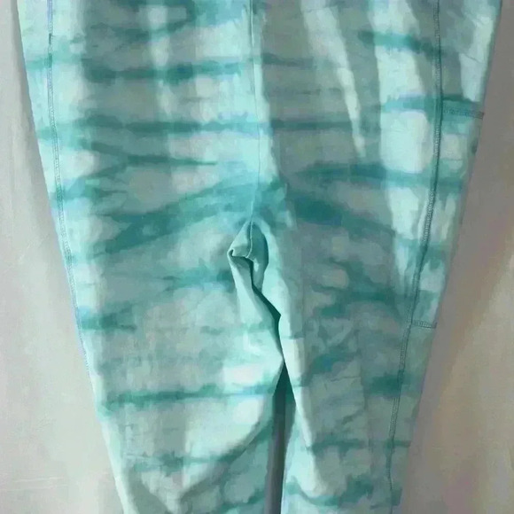 NWT Chico's Weekender Tie Dye Nostalgia Side Pocket Capri Leggings (Size 3) - Picture 3 of 7